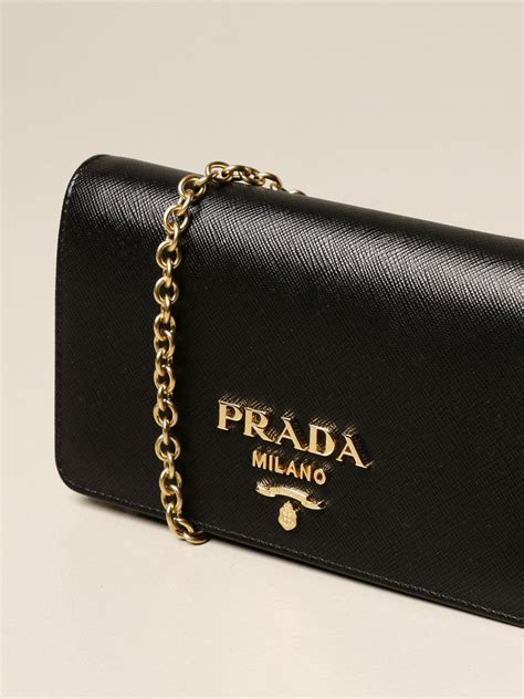 borsa prada nera catena oro|Borsa a tracolla in pelle in Nero .